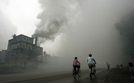 Pollution in Beijing, cyclists