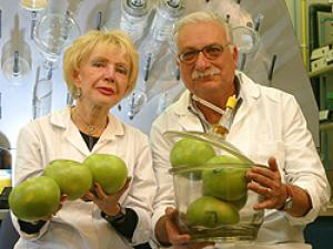 Professors with Pomelit Fruits